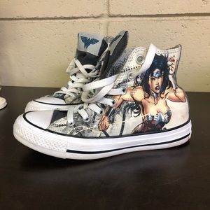 Women’s Wonder Woman Converse